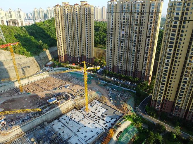 2024年房地产市场走势明朗！专家观点：立刻卖房你可能会亏大了(图2)