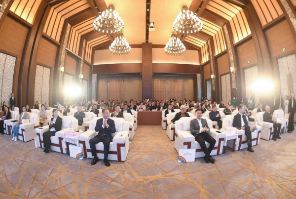 Pg电子平台：签约金额超亿元！双龙地产项目进行招商推介(图2)