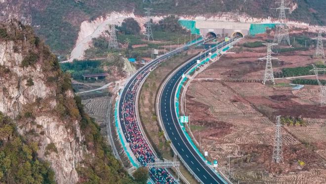 广西交投地产2024贺州马拉松圆满闭幕(图9)