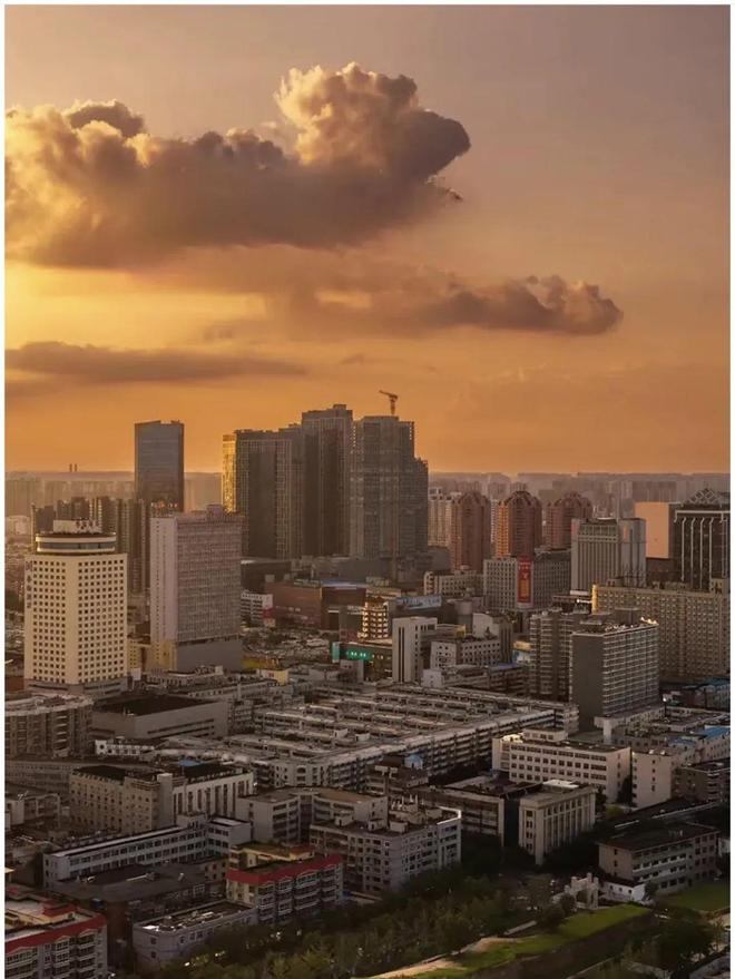 一夜之间大逆转？2025年房价给我们开了个天大的玩笑(图1)