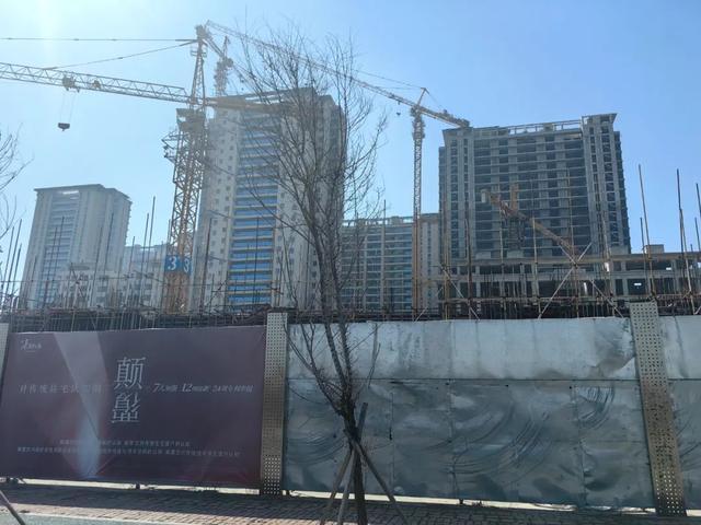 Pg电子网站：长春一地产项目陷双重纠纷：逾期交房引发退房潮施工方控诉材料遭强占(图2)