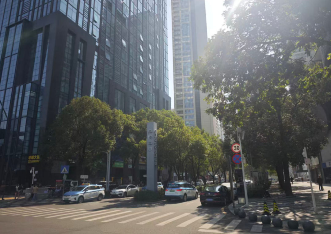 深圳地标商场发生“撕逼”现场已封锁(图5)