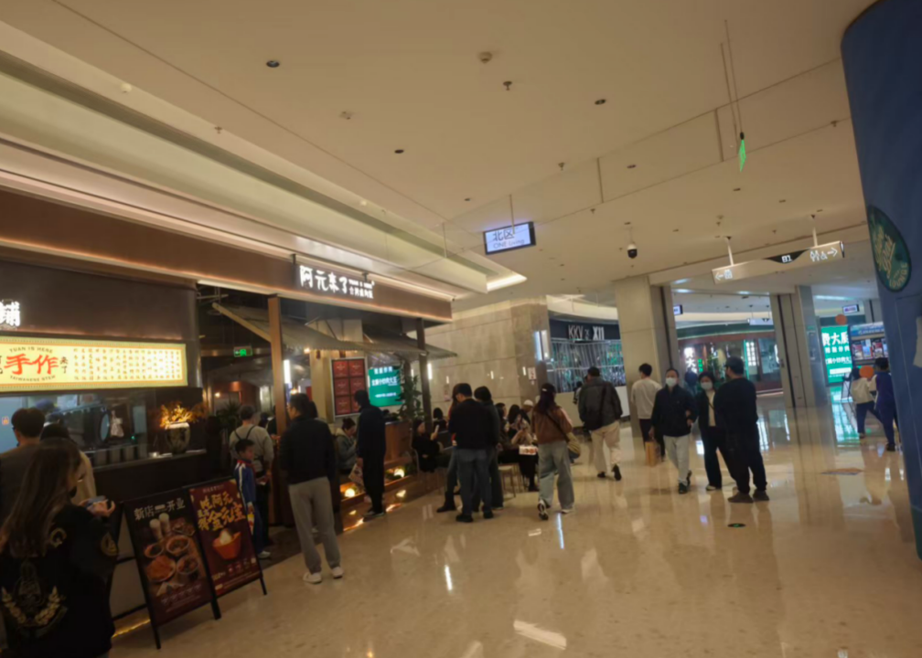 深圳地标商场发生“撕逼”现场已封锁(图2)