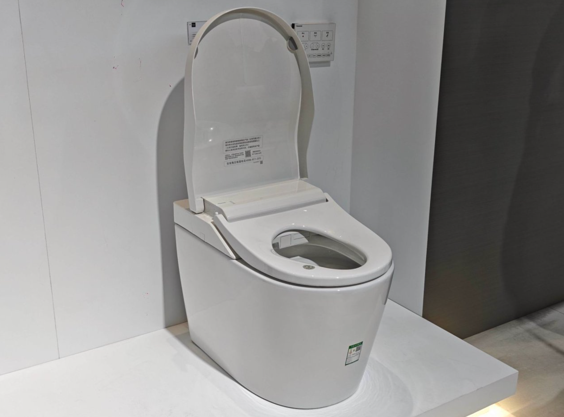 Pg电子网站：卫浴「挤」进AWE核心圈：海尔、松下各亮王牌鸿蒙智选引发新变数？(图5)