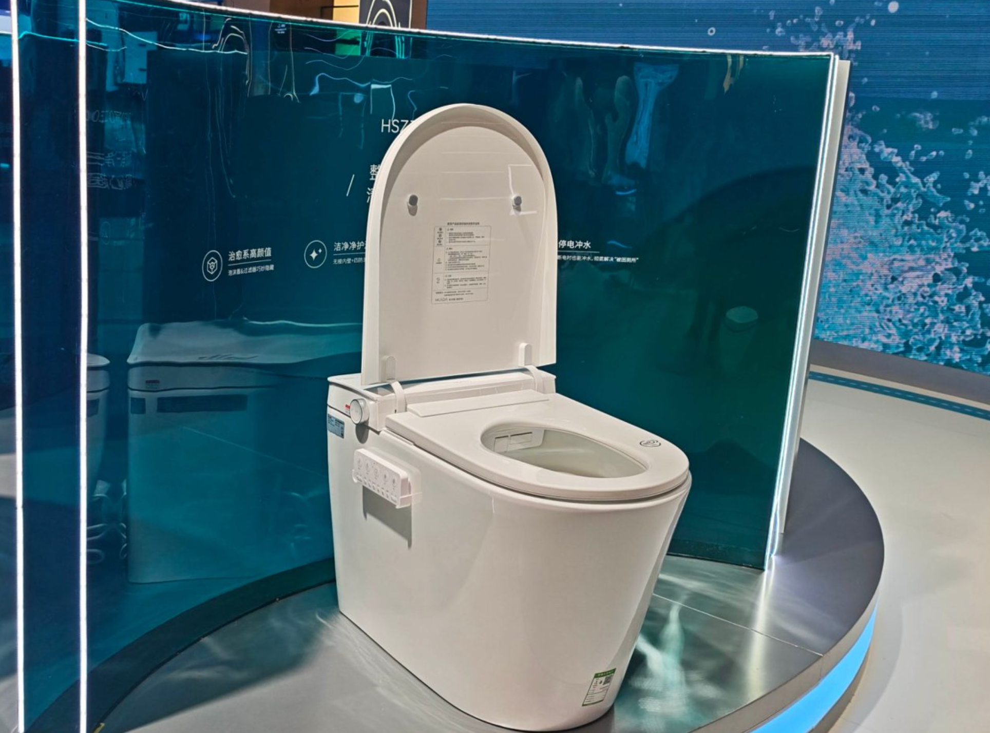 Pg电子网站：卫浴「挤」进AWE核心圈：海尔、松下各亮王牌鸿蒙智选引发新变数？(图9)