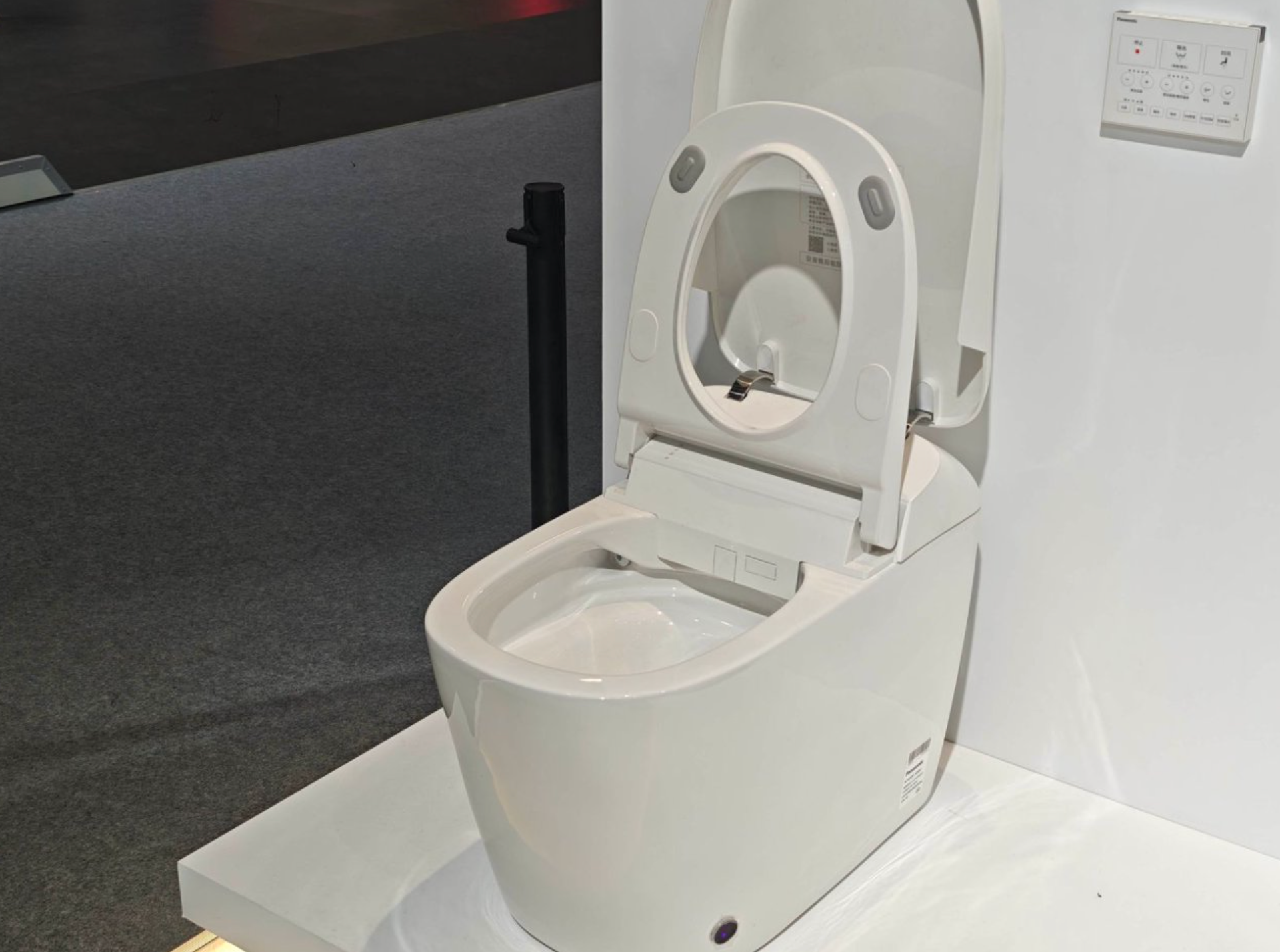 Pg电子网站：卫浴「挤」进AWE核心圈：海尔、松下各亮王牌鸿蒙智选引发新变数？(图11)